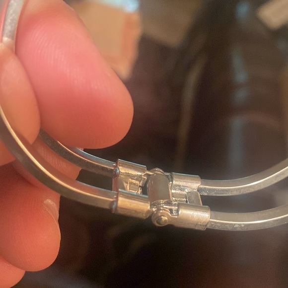 Hinged Flower Metal Bracelet, Yellow & Black, Very Pretty , Looks like 925, 💙 - Picture 6 of 9